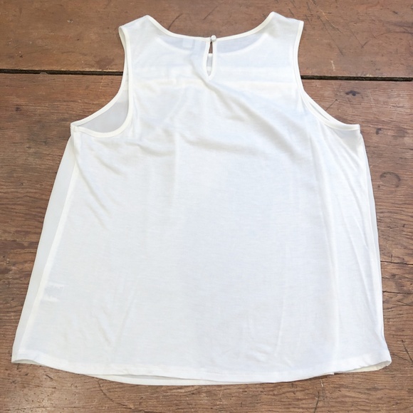 Elle - Off White sleeveless top with pleats - Picture 2 of 11